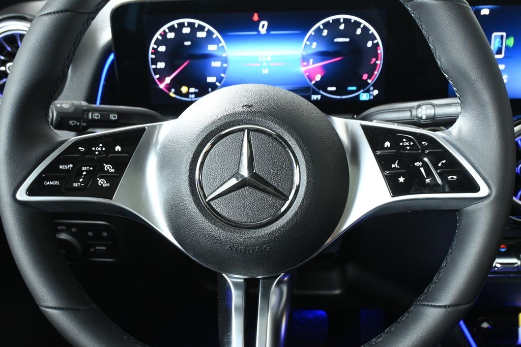 Used 2026 Polar White Mercedes-Benz GLB 250 image 18