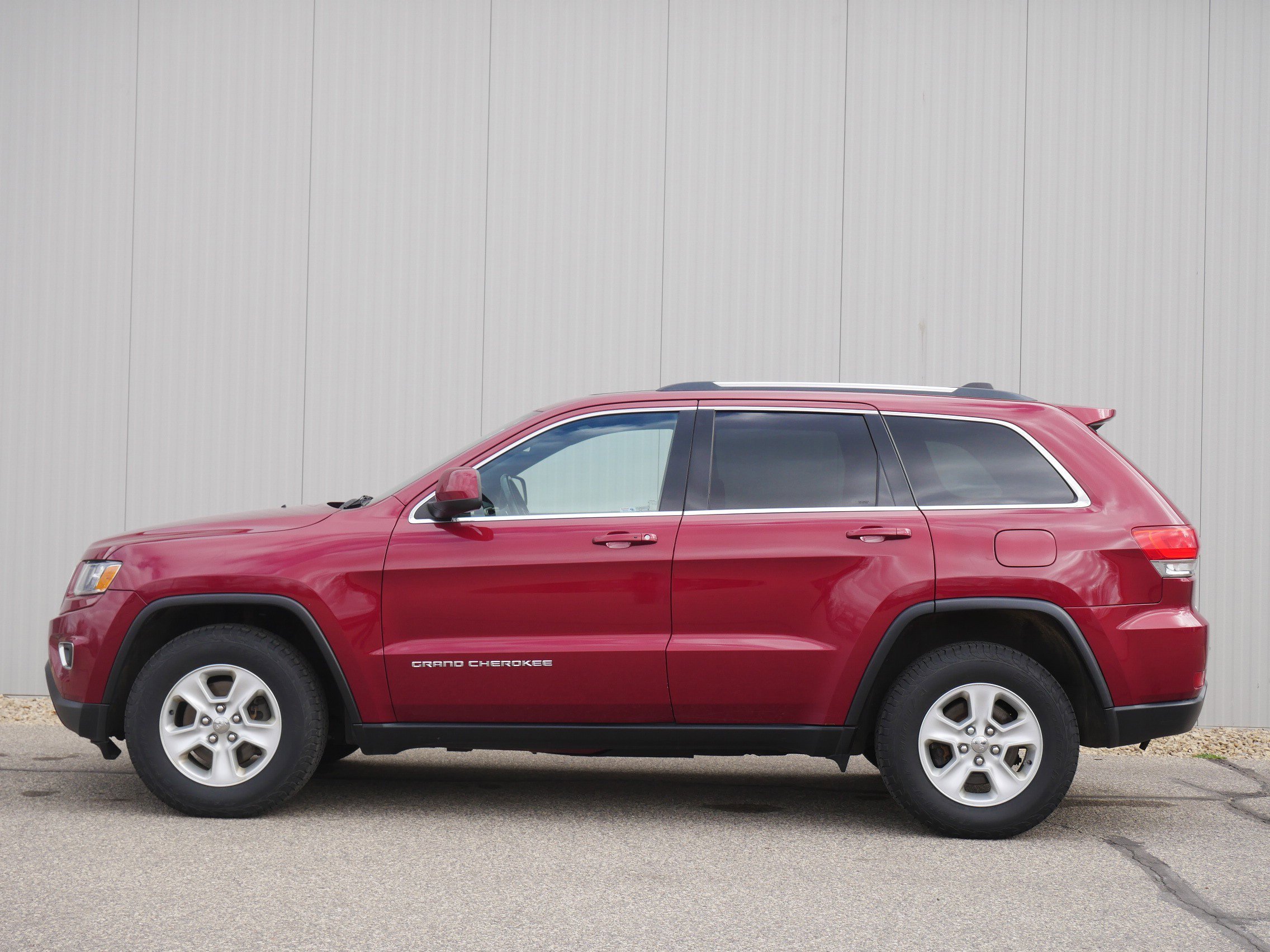Used 2014 Jeep Grand Cherokee Laredo with VIN 1C4RJFAG8EC540138 for sale in Hastings, Minnesota