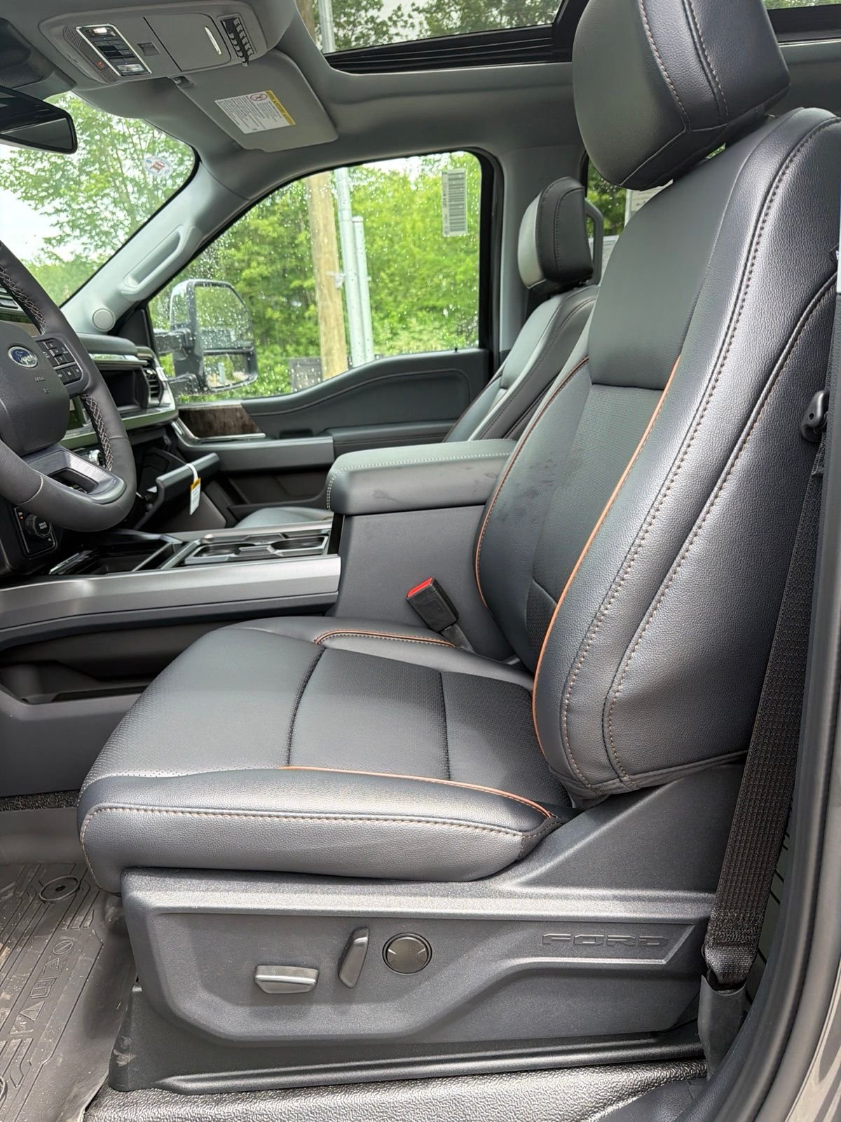 New 2026 Carbonized Gray Metallic Ford F-250® Lariat® image 21