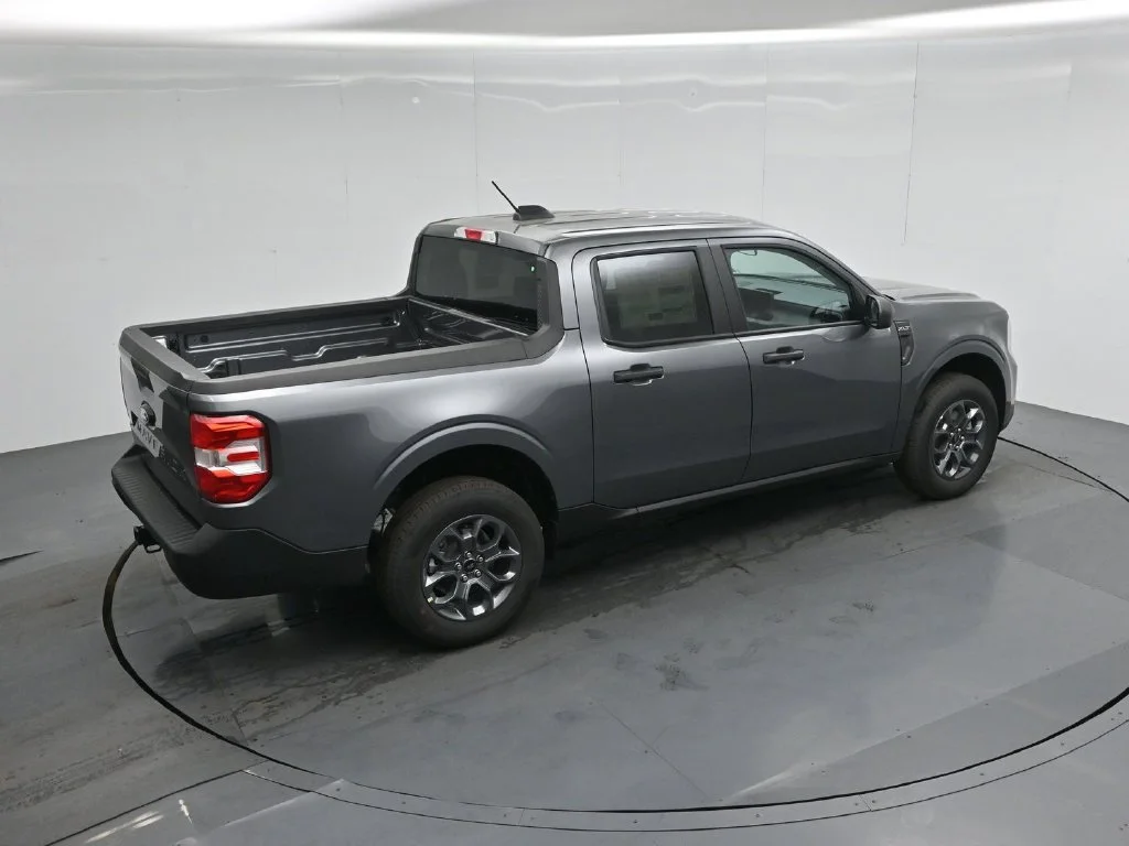 New 2026 Carbonized Gray Metallic Ford XLT image 36