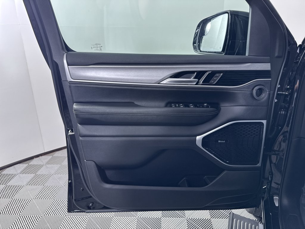 New 2026 High Gloss Black Jeep Limited Reserve image 32