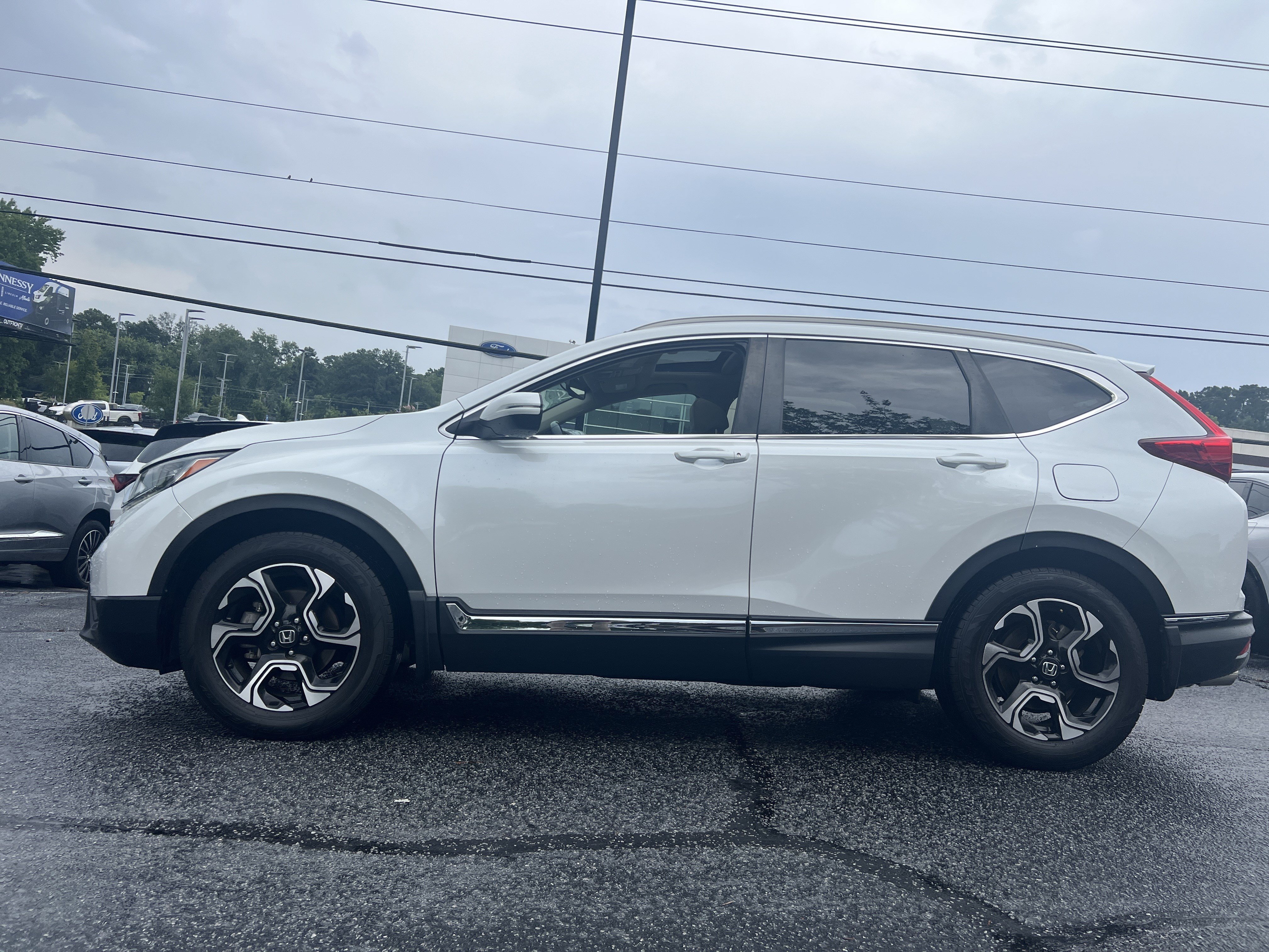 Used 2019 Platinum White Pearl Honda Touring image 2