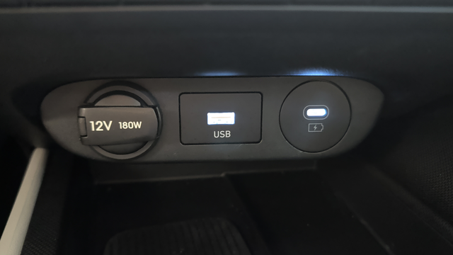 Certified Used 2025 Fluid Metal Hyundai Limited image 33