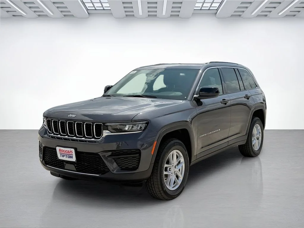 New 2026 Baltic Gray Metallic Clear-Coat Exterior Paint Jeep Altitude image 7
