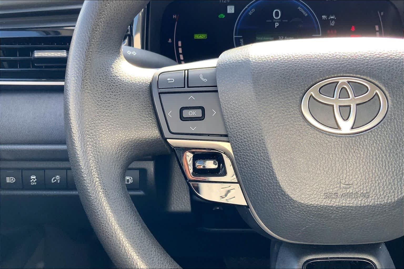 Used 2025 Underground Toyota LE image 24