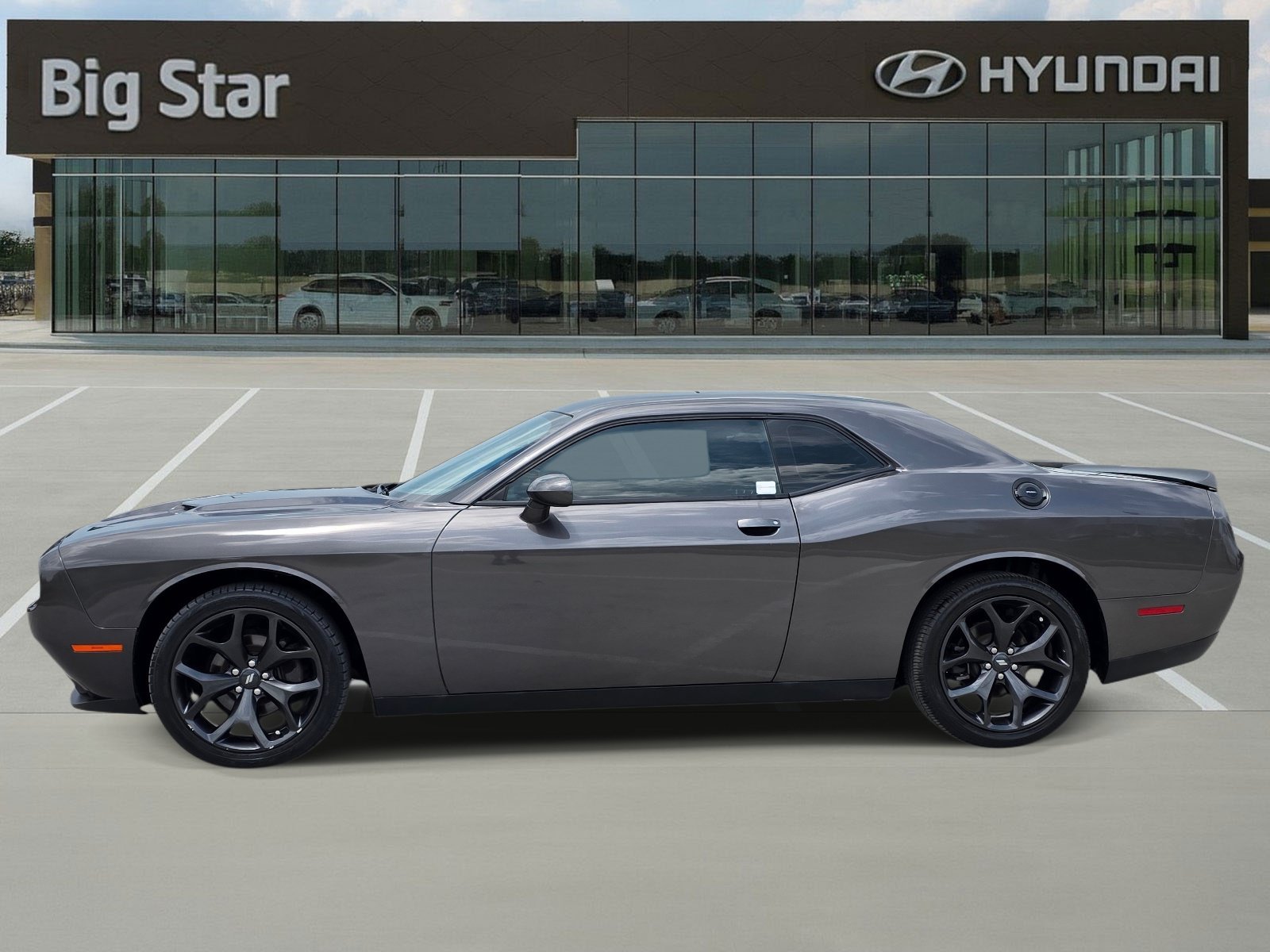 Used 2020 Granite Pearlcoat Dodge SXT image 2