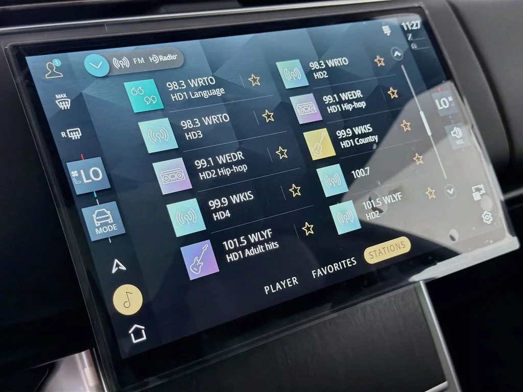 New 2026 Santorini Black Land Rover SE image 15