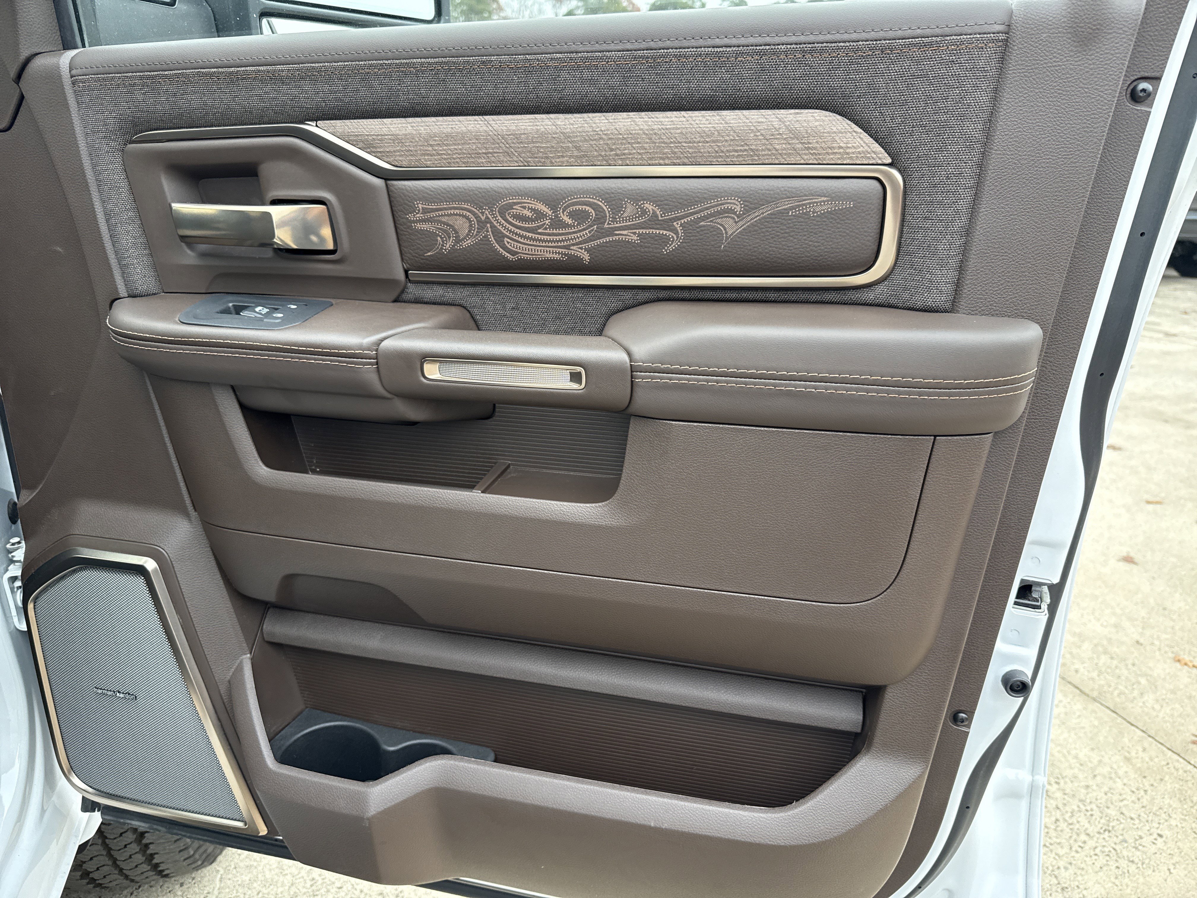 2025 RAM 2500 Limited - Photo 17