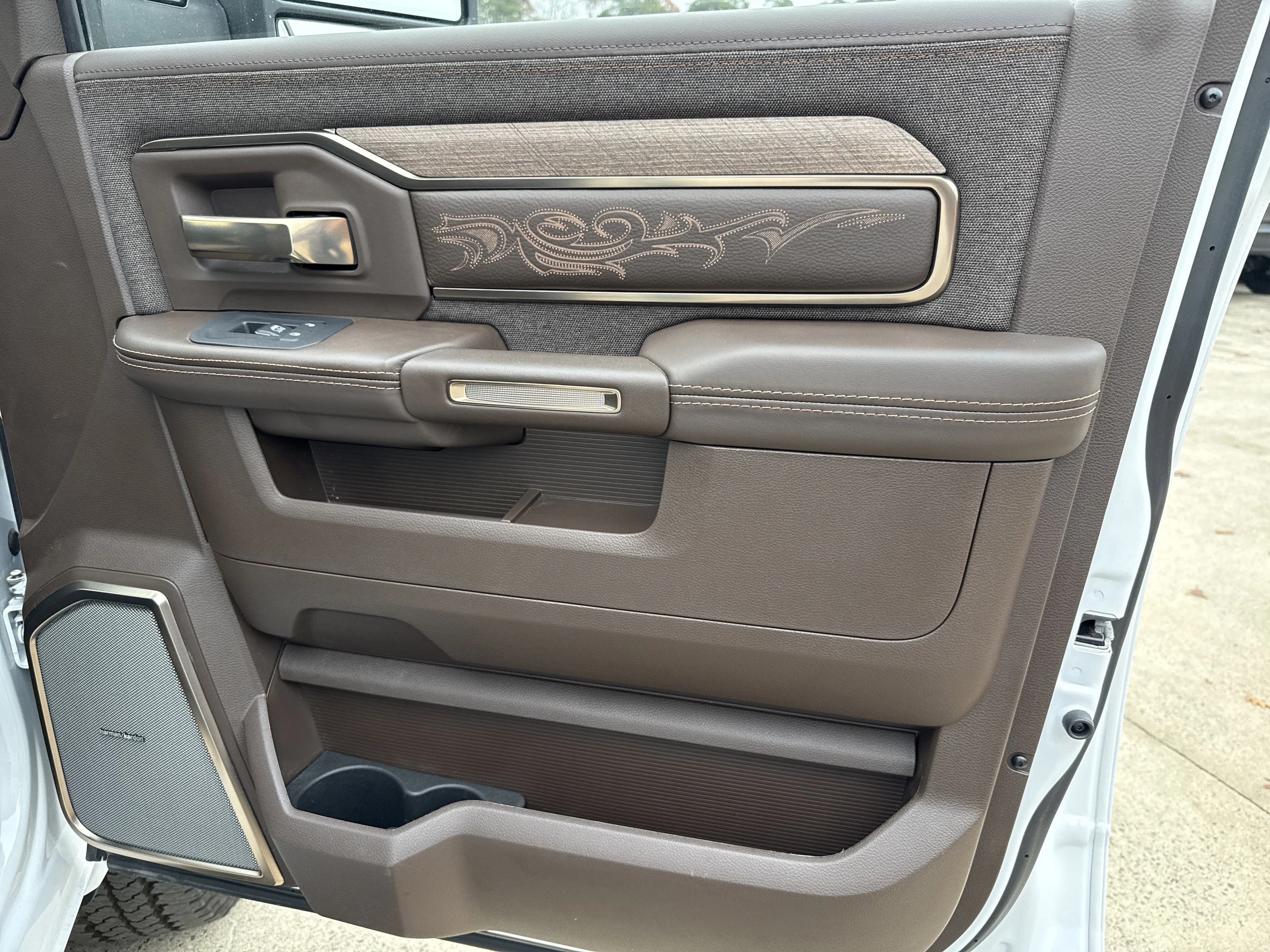 2025 RAM 2500 Limited - Photo 17