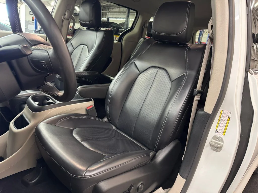 Used 2023 White Chrysler Touring L image 17