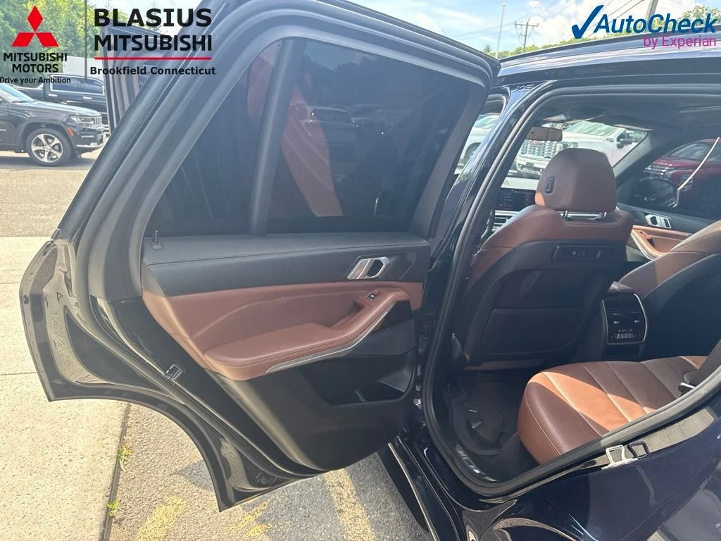 Used 2020 Black BMW xDrive40i image 39