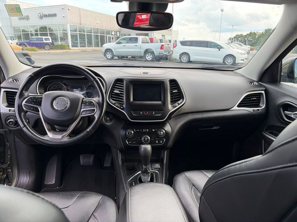 Used 2021 Green Jeep Latitude Lux image 17