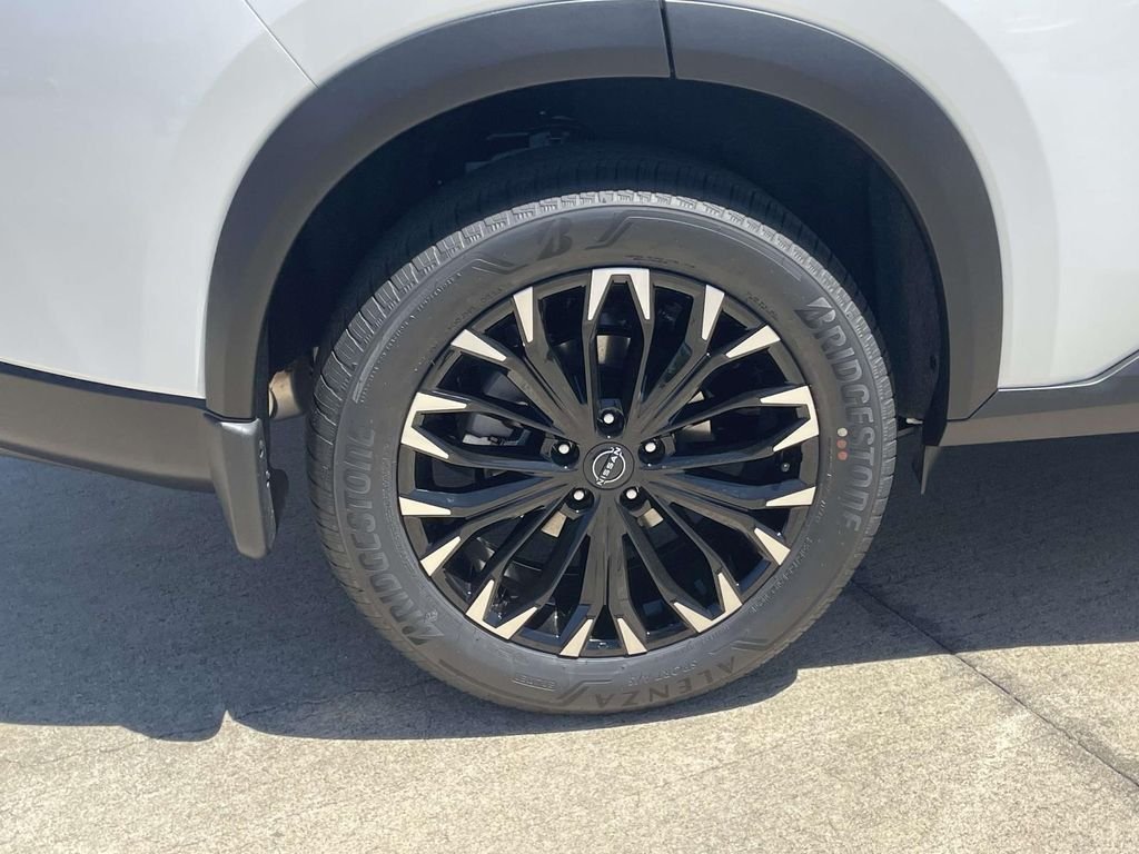 New 2026 Everest White Pearl TriCoat Nissan Dark Armor™ image 7