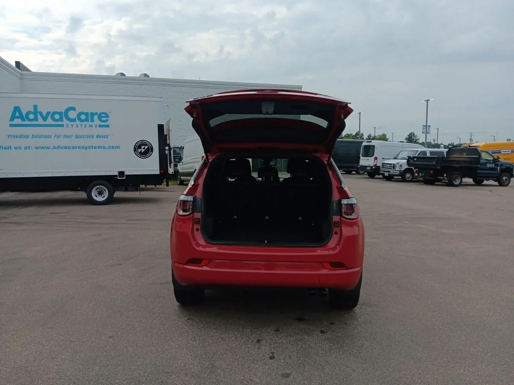 Used 2022 Redline Pearlcoat Jeep Limited image 39