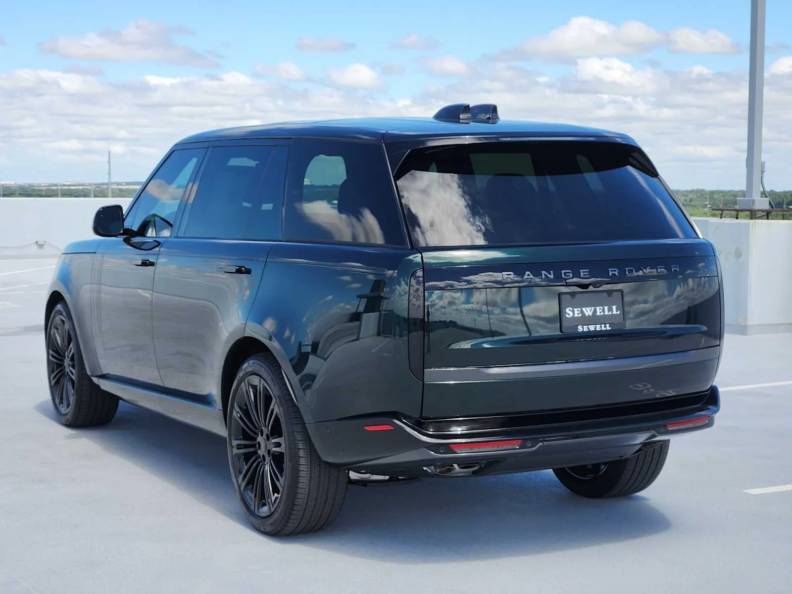 New 2026 British Racing Green LAND ROVER SE LWB 7-Seats / V8 image 5