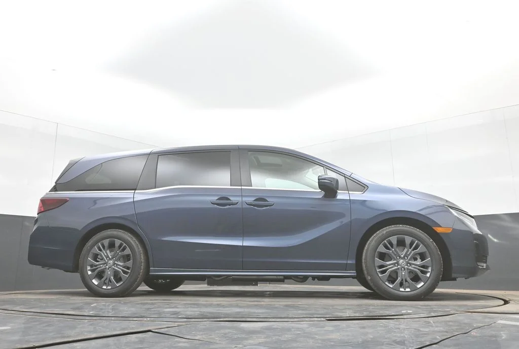 New 2026 Smoke Blue Pearl Honda Touring image 61