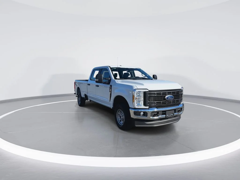 Used 2024 White Ford XL image 3