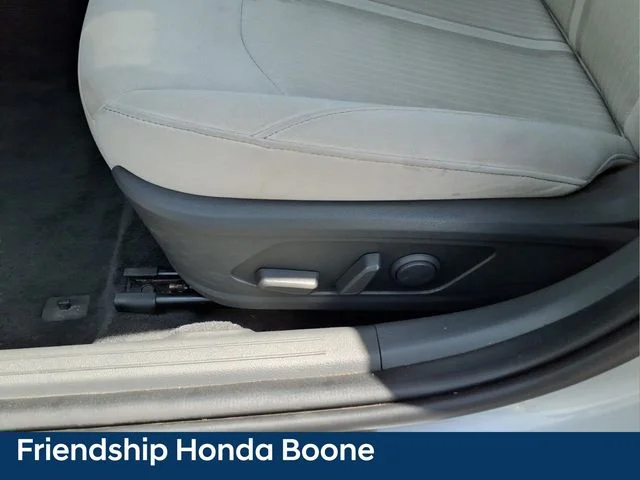 Used 2024 Silver Hyundai SEL image 16