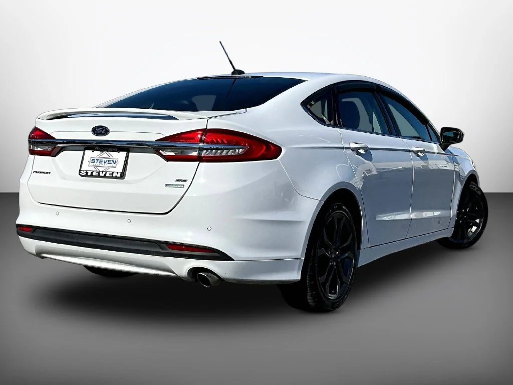 Used 2018 Oxford White Ford SE image 6