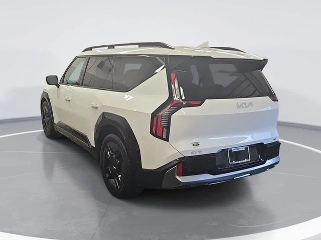 Used 2024 White Kia GT-Line image 5