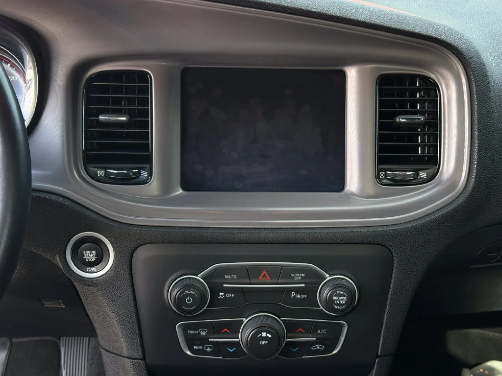 Used 2023  Dodge SXT image 28