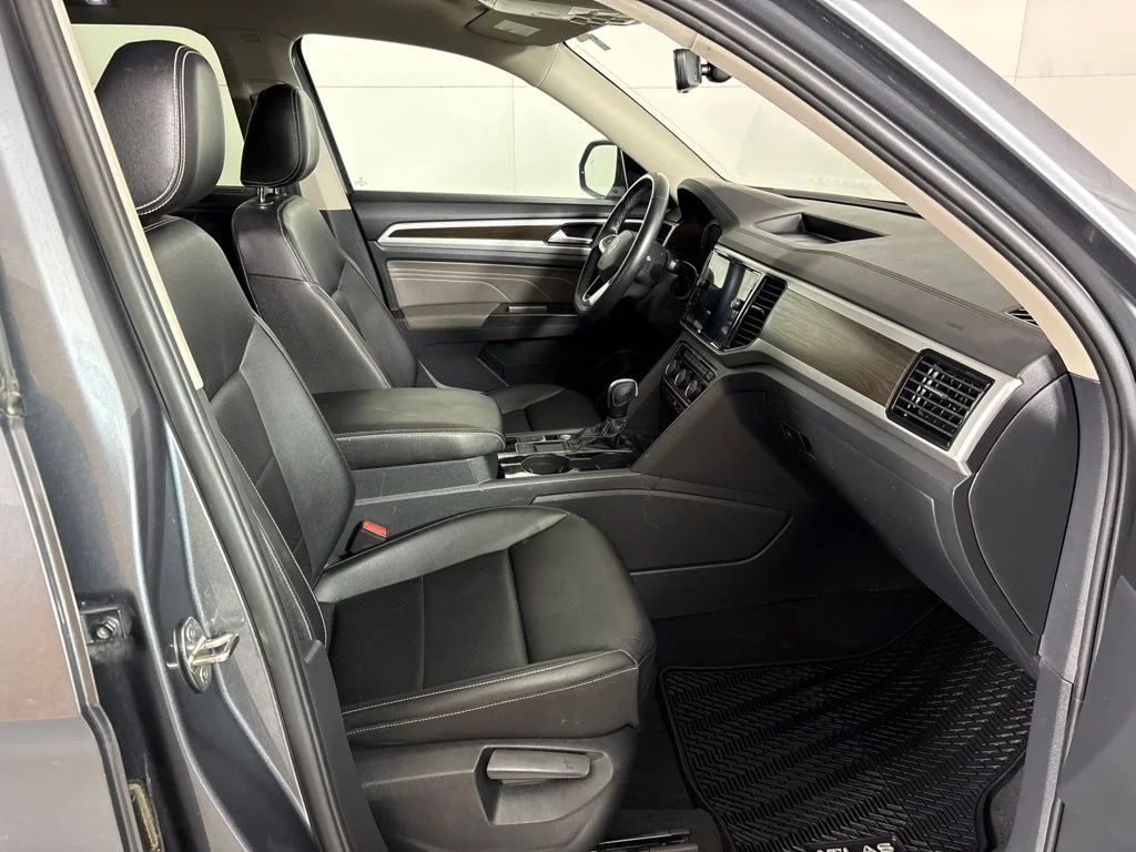 Used 2023 Gray Volkswagen 3.6L V6 SE w/Technology image 17
