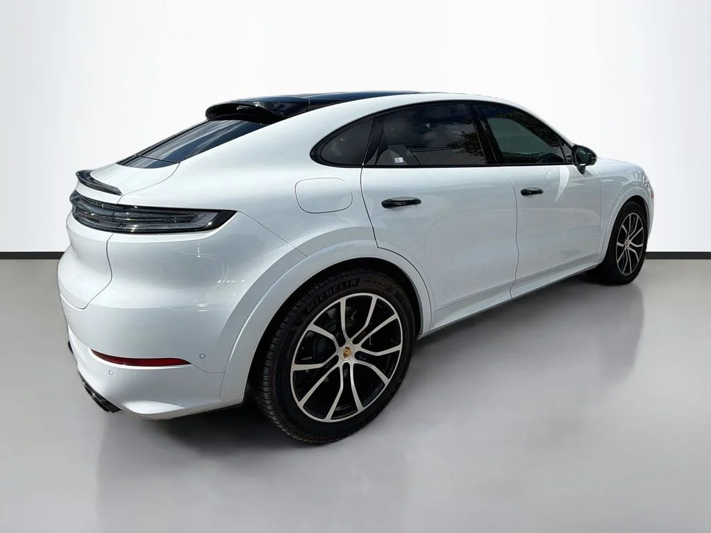 Used 2024  Porsche Base image 4