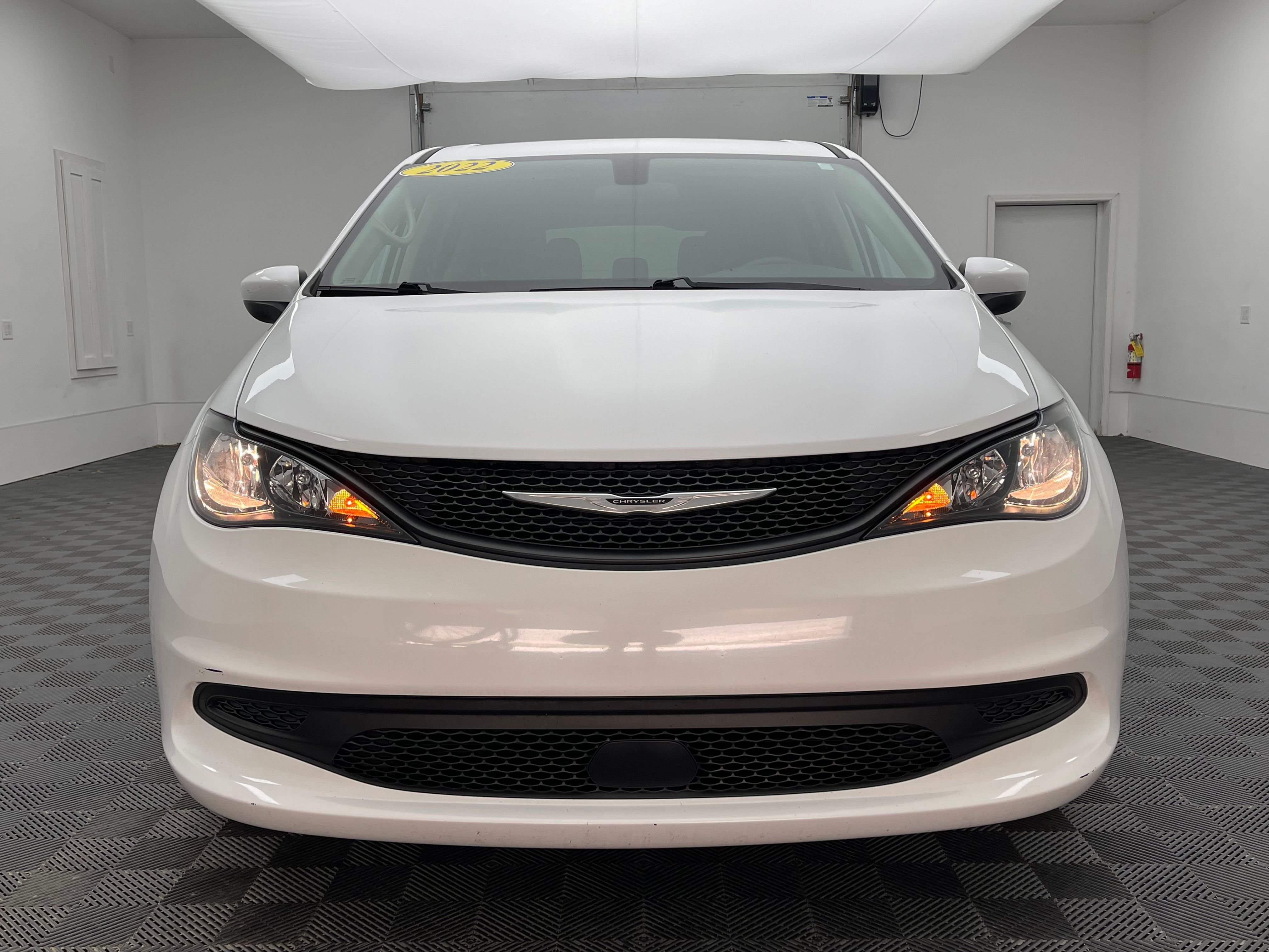 Used 2022 Bright White Clearcoat Chrysler LX image 14
