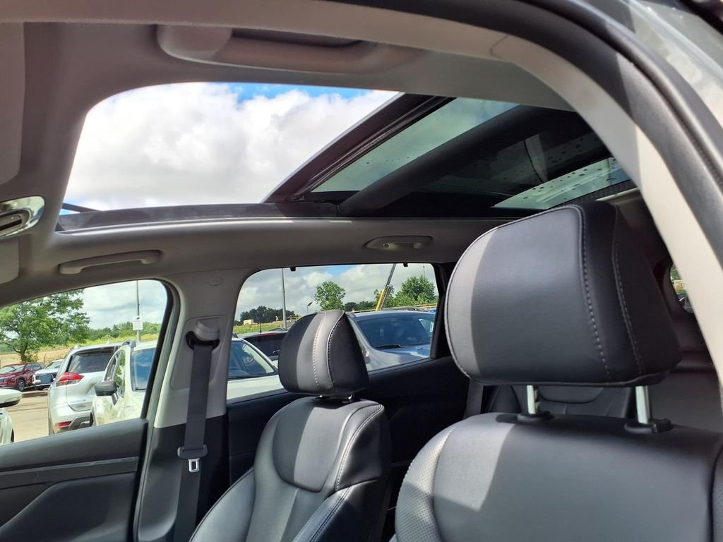 Used 2023 Gray Hyundai SEL Premium image 21