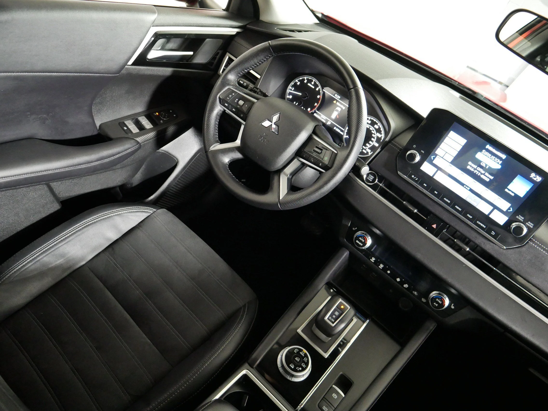 Used 2022 Red Diamond Mitsubishi SE image 9
