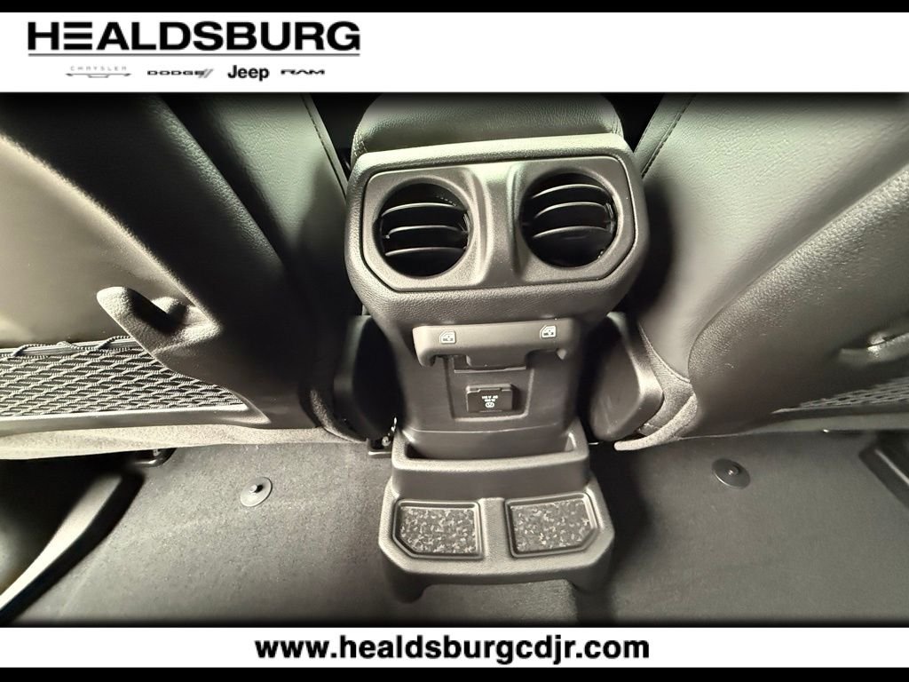 2026 Jeep Wrangler 4-Door Sahara - Photo 13