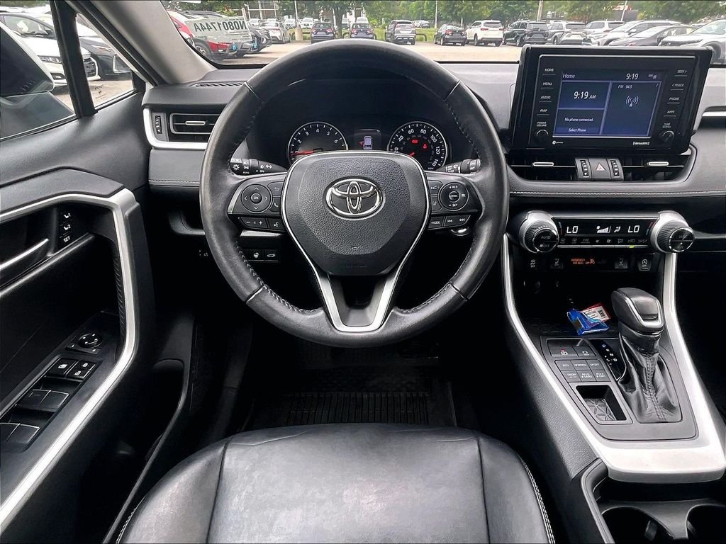 Used 2021 White Toyota XLE Premium image 17