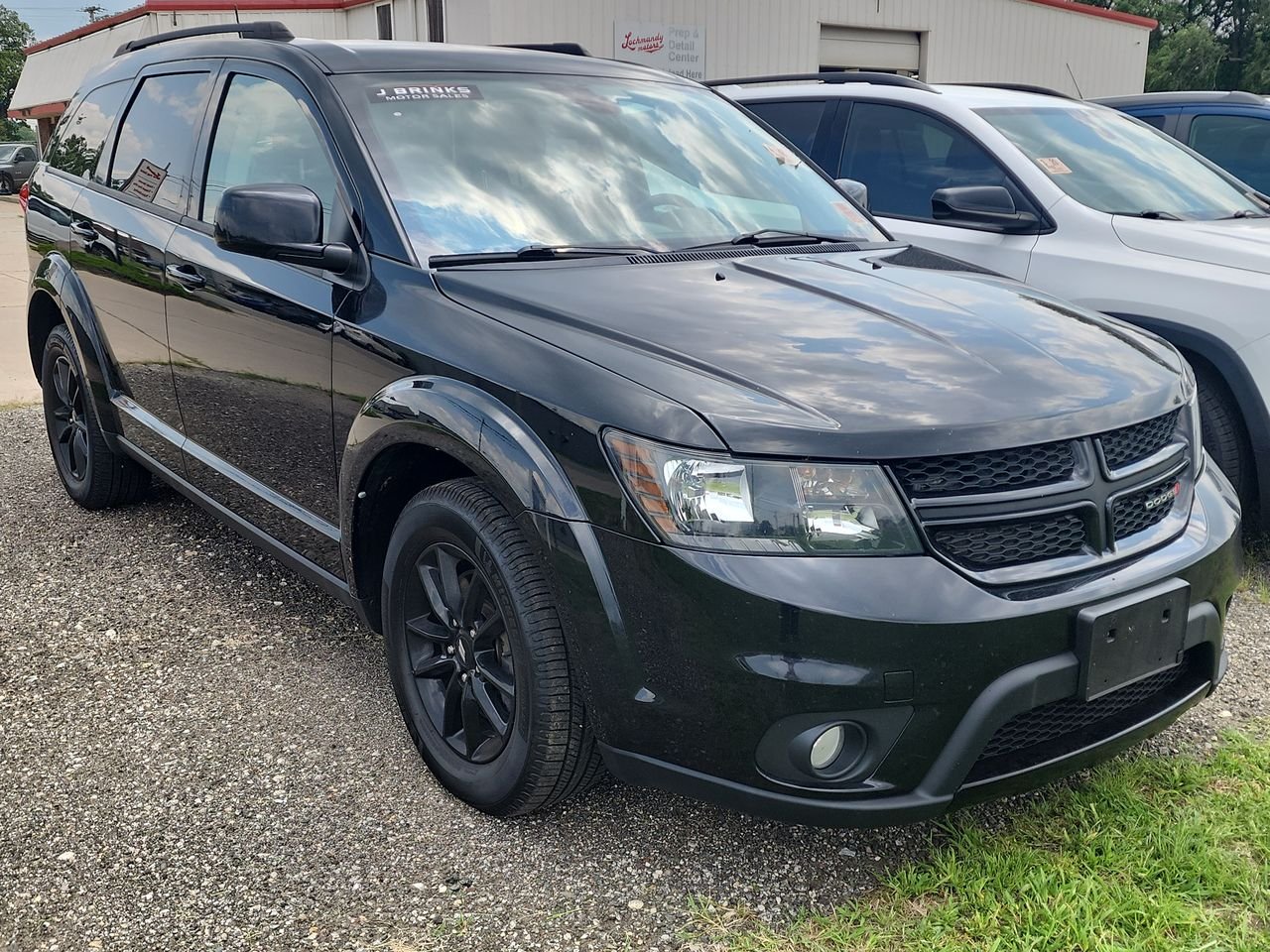 Used 2019 Pitch Black Clearcoat Dodge SE image 1