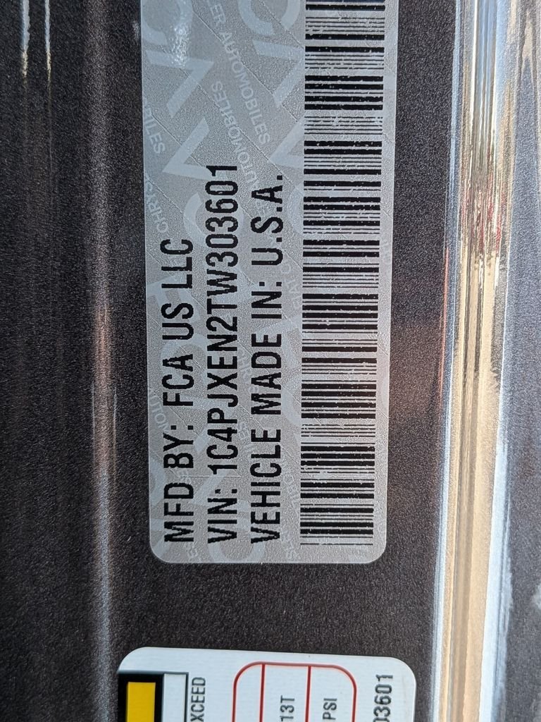 New 2026 Granite Crystal Metallic Clear-Coat Exterior Paint Jeep Sahara image 33