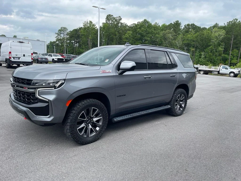 Used 2021 Gray Chevrolet Z71 image 3