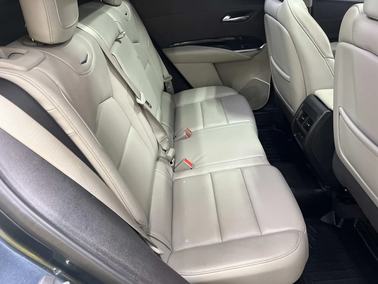 Used 2019 SHADOW METALLIC Cadillac FWD Premium Luxury image 29