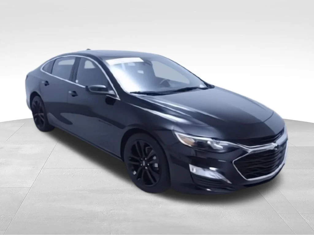 Used 2023  Chevrolet LT image 3