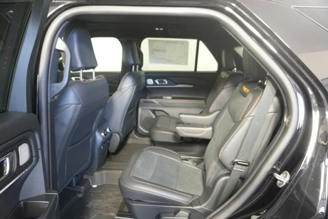 New 2026 Agate Black Metallic Ford Tremor® image 28