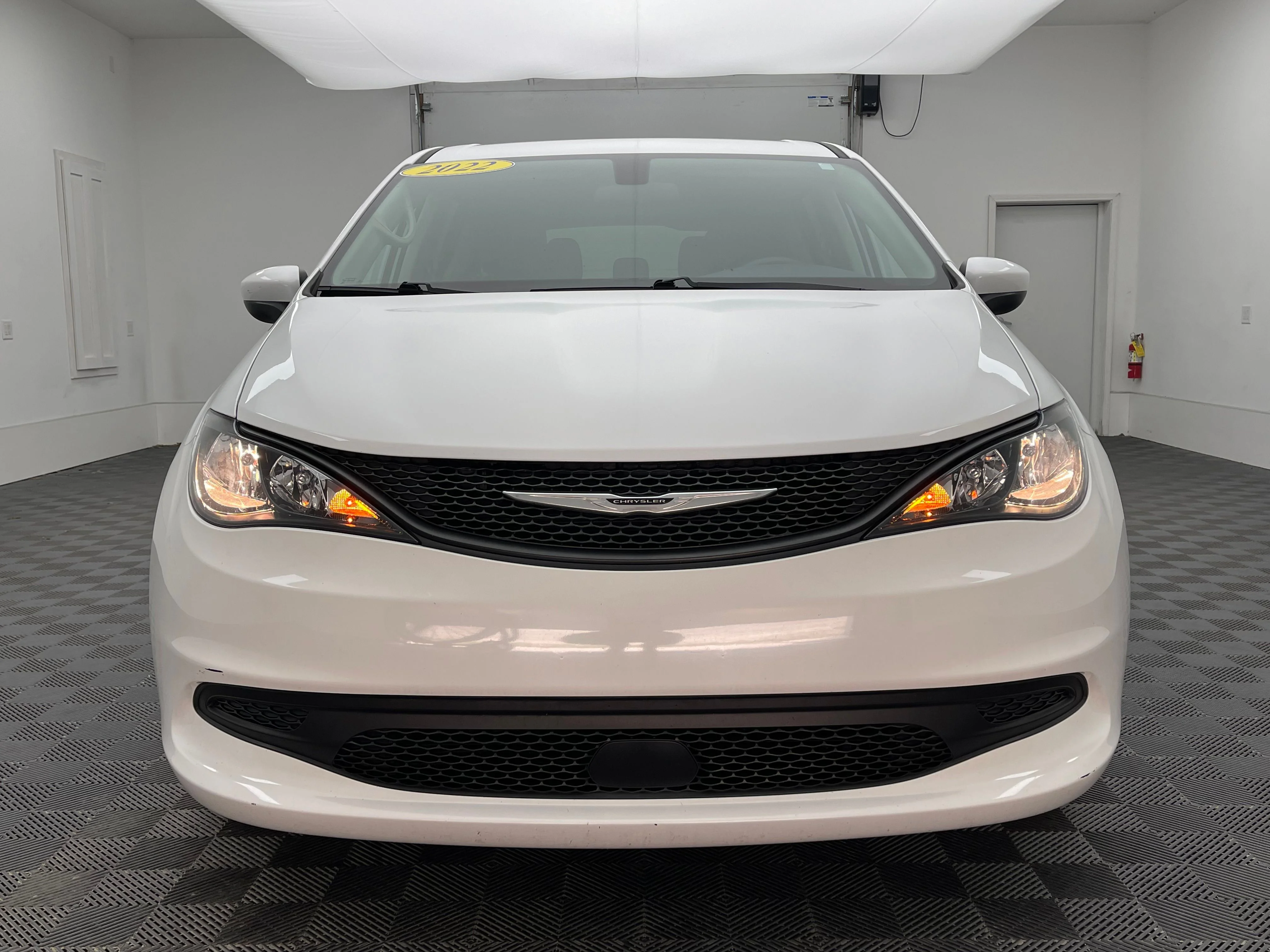 Used 2022 Bright White Clearcoat Chrysler LX image 14
