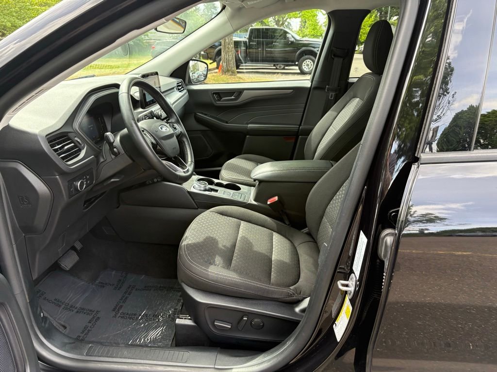 Used 2024 Black Metallic Ford Active image 12