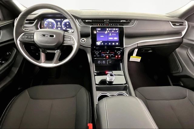 New 2026 Silver Zynith Jeep Laredo X image 6