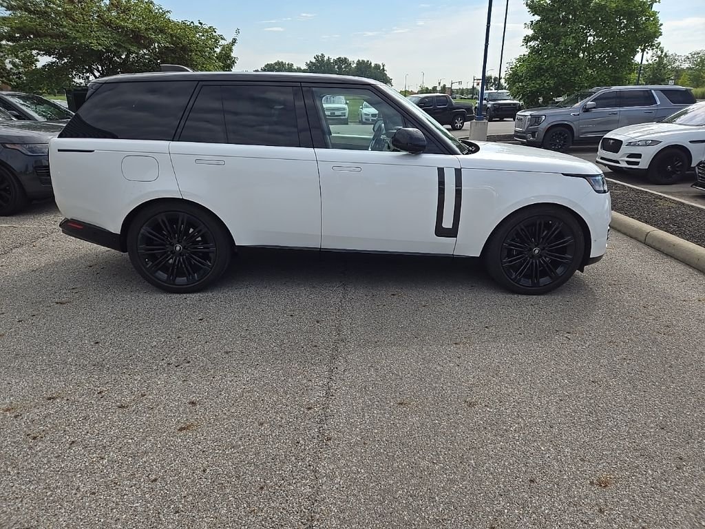 Used 2024 Icy White SV Bespoke Special Effect Gloss Land Rover Autobiography image 4