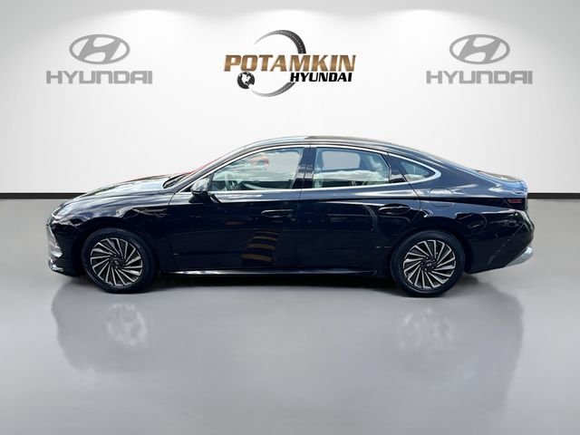 Used 2024 Black Hyundai SEL image 8