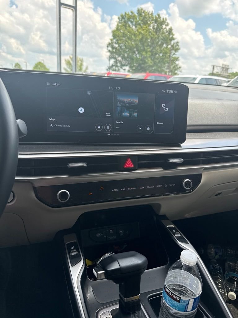 Used 2025  Kia S image 2