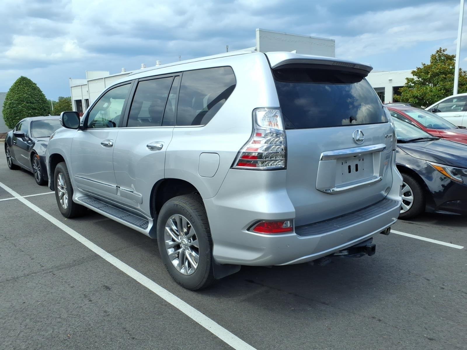 Used 2019 Silver Lining Metallic Lexus GX 460 Premium image 3