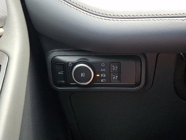 New 2026 Star White Metallic Tri-Coat Ford Active image 35