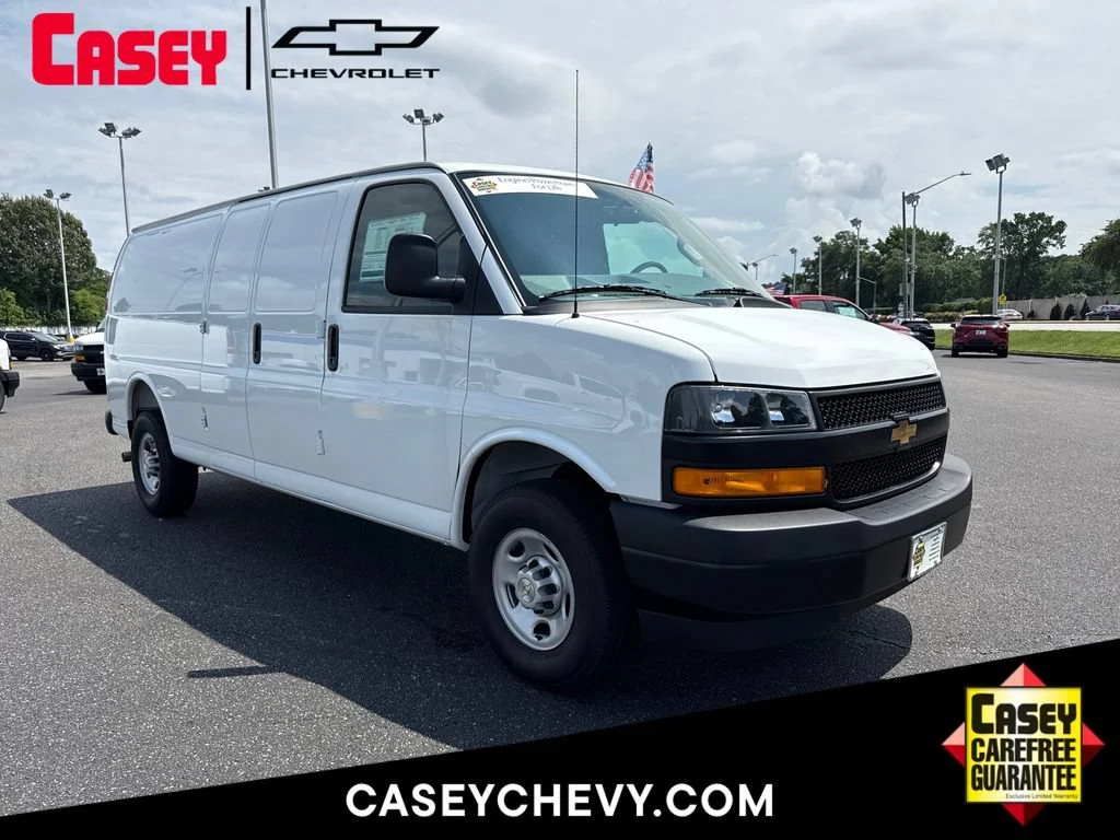 New 2026 Summit White Chevrolet WT image 1