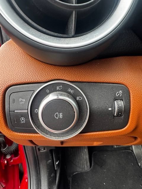 Used 2018  Alfa Romeo  image 13
