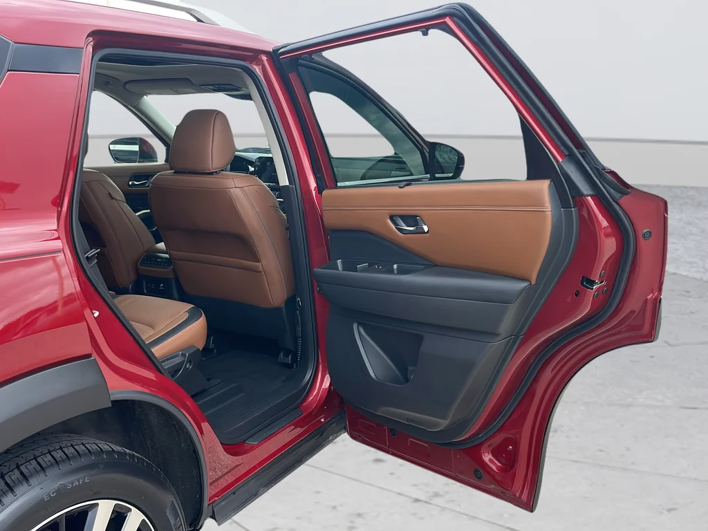 Used 2023 Red Nissan Platinum image 40