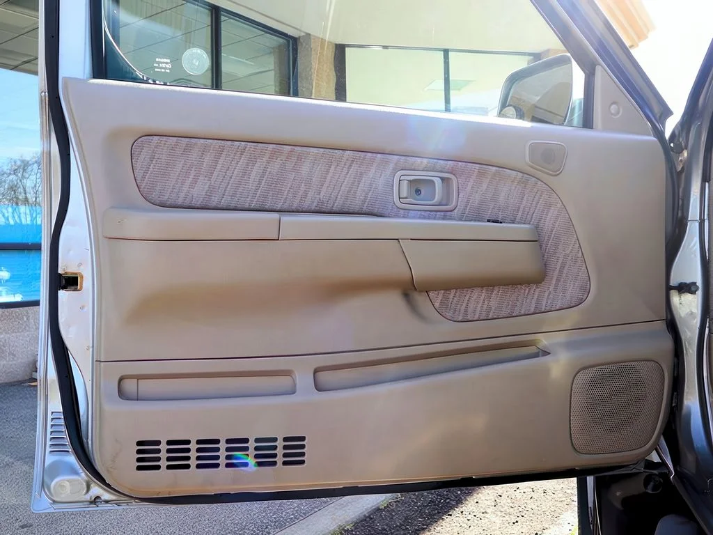 Used 2000 Silver Ice Clearcoat Metallic Nissan SE image 10